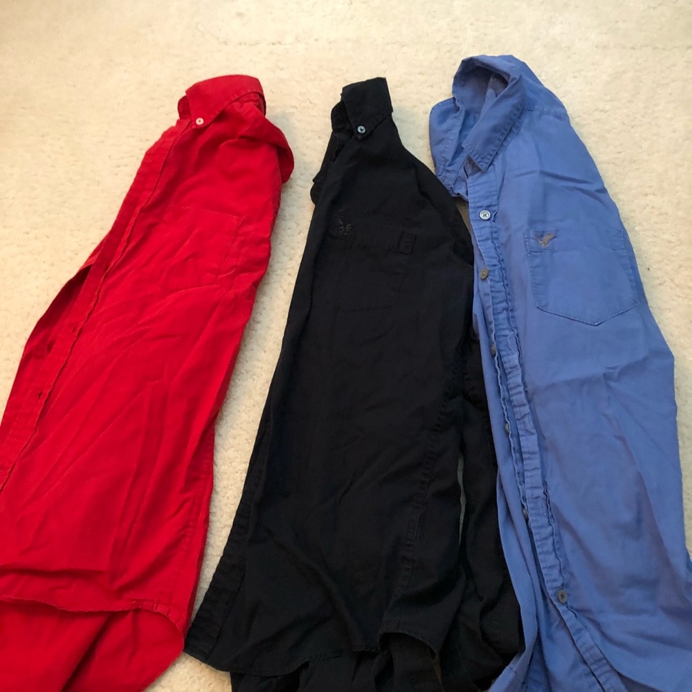Three American Eagle button down men’s shirts.